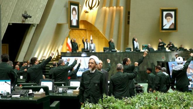 مقابله با اقدام آمریکا علیه سپاه؛ ایران تنگه هرمز را می‌بندد؟