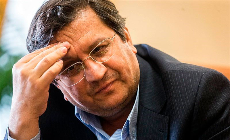 همتی: مردم با احتساب متغیر‌های سیاسی وارد بازار ارز نشوند