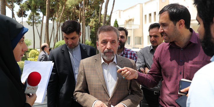 واکنش واعظی به وجود دستگاه کارتخوان در دفتر زنگنه واکنش واعظی به وجود دستگاه کارتخوان در دفتر زنگنه