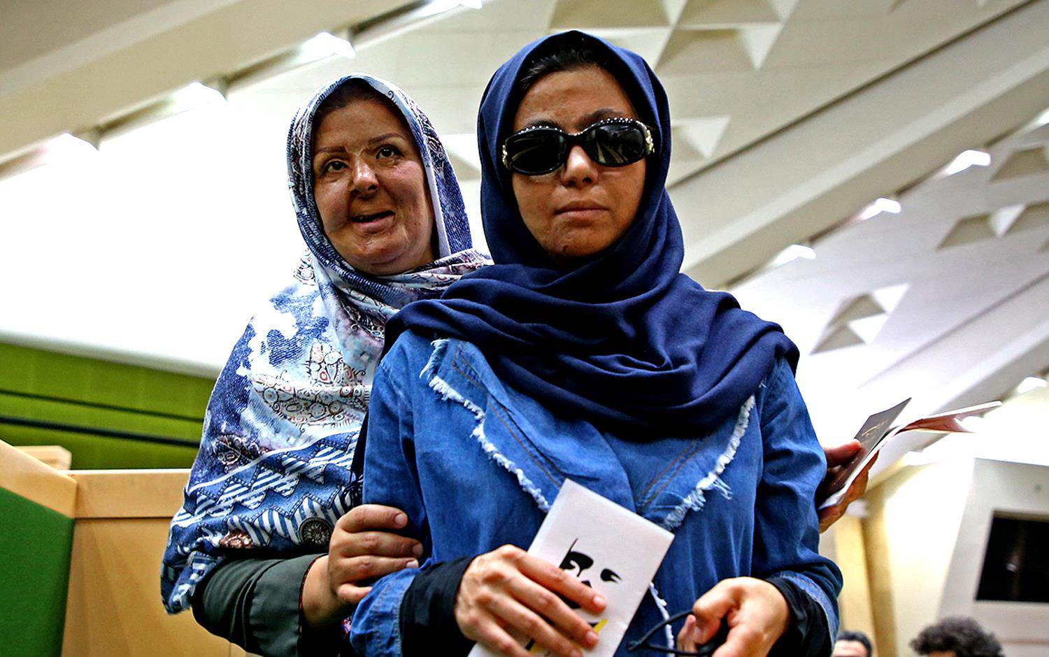 کارگردان «لانتوری» و قربانیان اسیدپاشی در مجلس شورای اسلامی