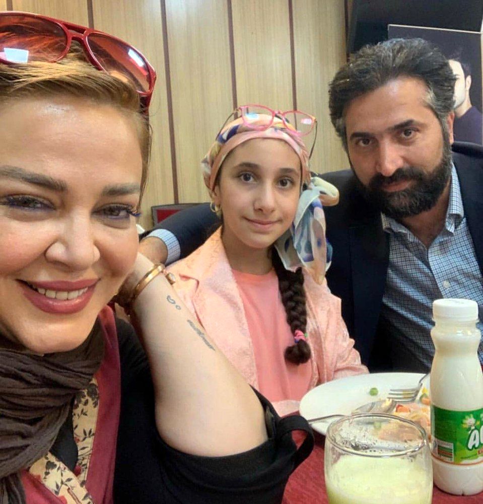 (عکس) سلفی جالب بهاره رهنما با همسر و دخترهمسرش (عکس) سلفی جالب بهاره رهنما با همسر و دخترهمسرش