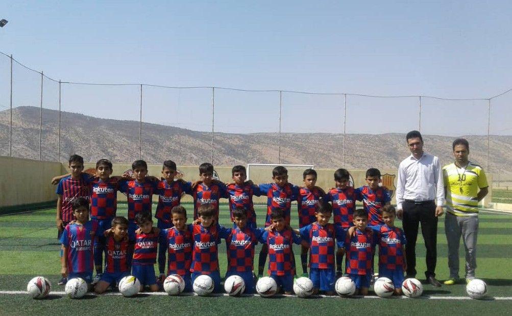 اشتغال و ورزش با مدرسه‌ی فوتسال برکتِ رومشکان