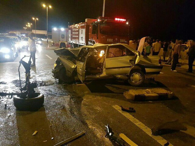 (تصاویر) حریق مرگبار خودرو در پی وقوع تصادف در اتوبان تهران-قم