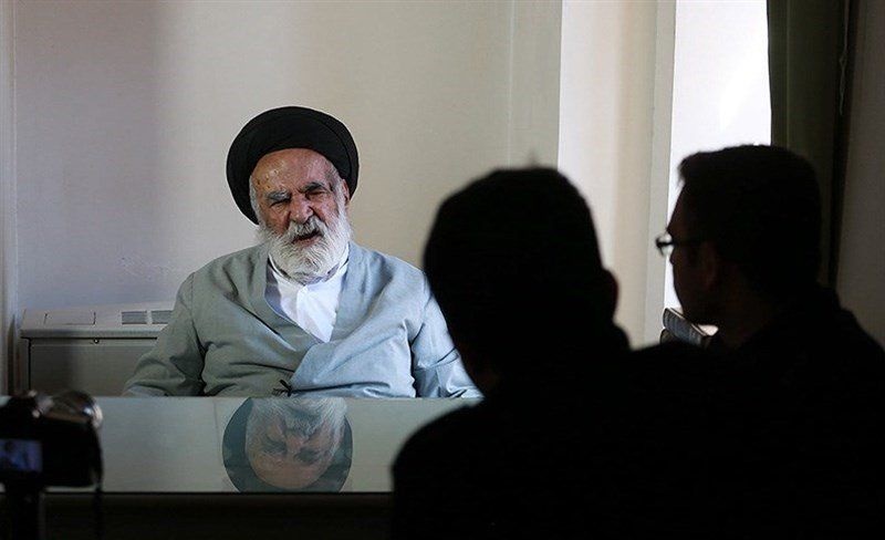 روایتهایی خواندنی از جلسه انتخاب آیتالله خامنهای به رهبری روایتهایی خواندنی از جلسه انتخاب آیتالله خامنهای به رهبری