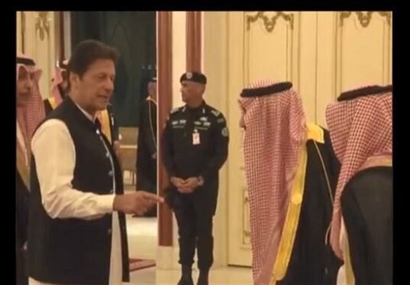(ویدیو) نحوه برخورد عمران خان با پادشاه سعودی جنجالی شد (ویدیو) نحوه برخورد عمران خان با پادشاه سعودی جنجالی شد