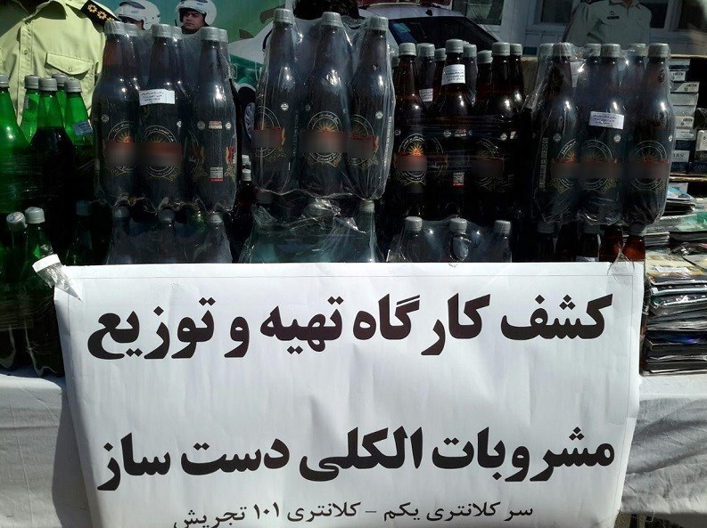 (تصاویر) کشف ۳۶۳ لیتر مشروب دستساز در شمال پایتخت (تصاویر) کشف ۳۶۳ لیتر مشروب دستساز در شمال پایتخت