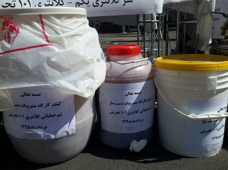 (تصاویر) کشف ۳۶۳ لیتر مشروب دستساز در شمال پایتخت (تصاویر) کشف ۳۶۳ لیتر مشروب دستساز در شمال پایتخت