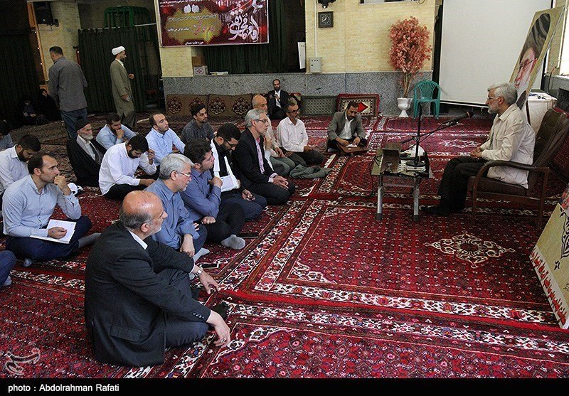 (تصاویر) استقبال کمرنگ از سعید جلیلی در همدان؛ سخنرانی برای ۳۰ نفر