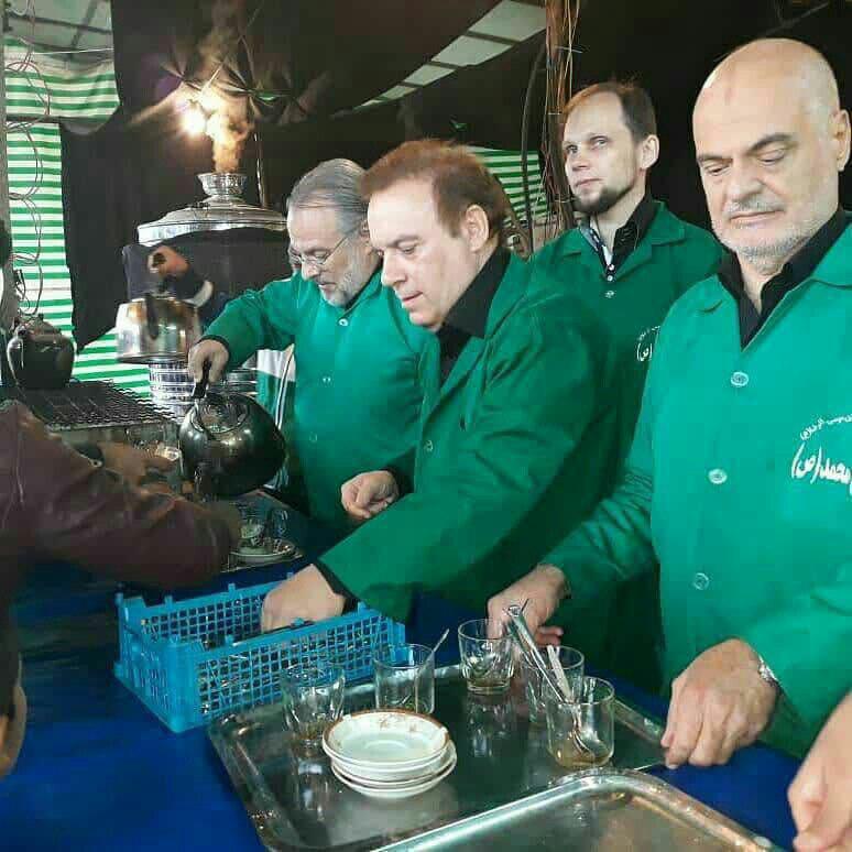 (عکس) ۴ دانشمند برجسته شیعه در حال پذیرایی از عزاداران اباعبدالله (ع) (عکس) ۴ دانشمند برجسته شیعه در حال پذیرایی از عزاداران اباعبدالله (ع)