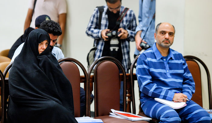 چهار نکته درباره دادگاه شبنم نعمتزاده چهار نکته درباره دادگاه شبنم نعمتزاده