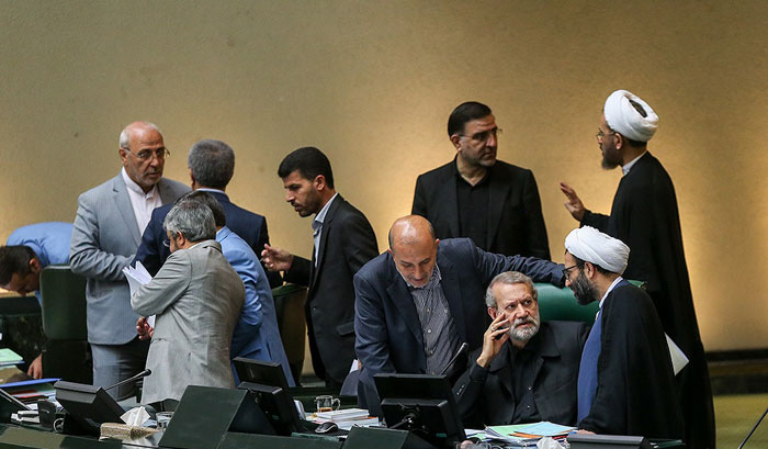 طغیان لاریجانی در مجلس