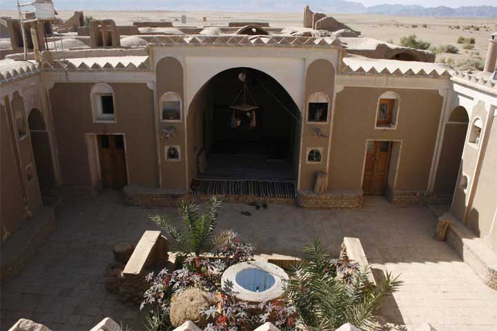 سفر به کویر مصر، روستای زیبای رمل و شب و شتر!