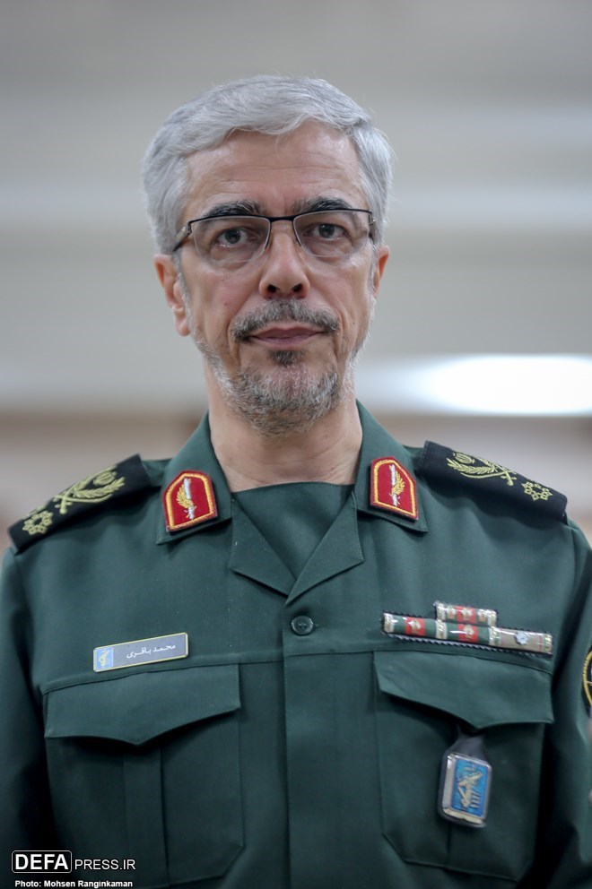 (عکس) سرلشکر باقری نشان «نصر درجه یک» گرفت