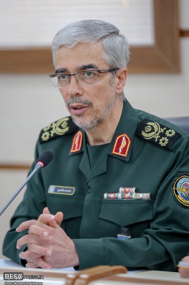(عکس) سرلشکر باقری نشان «نصر درجه یک» گرفت