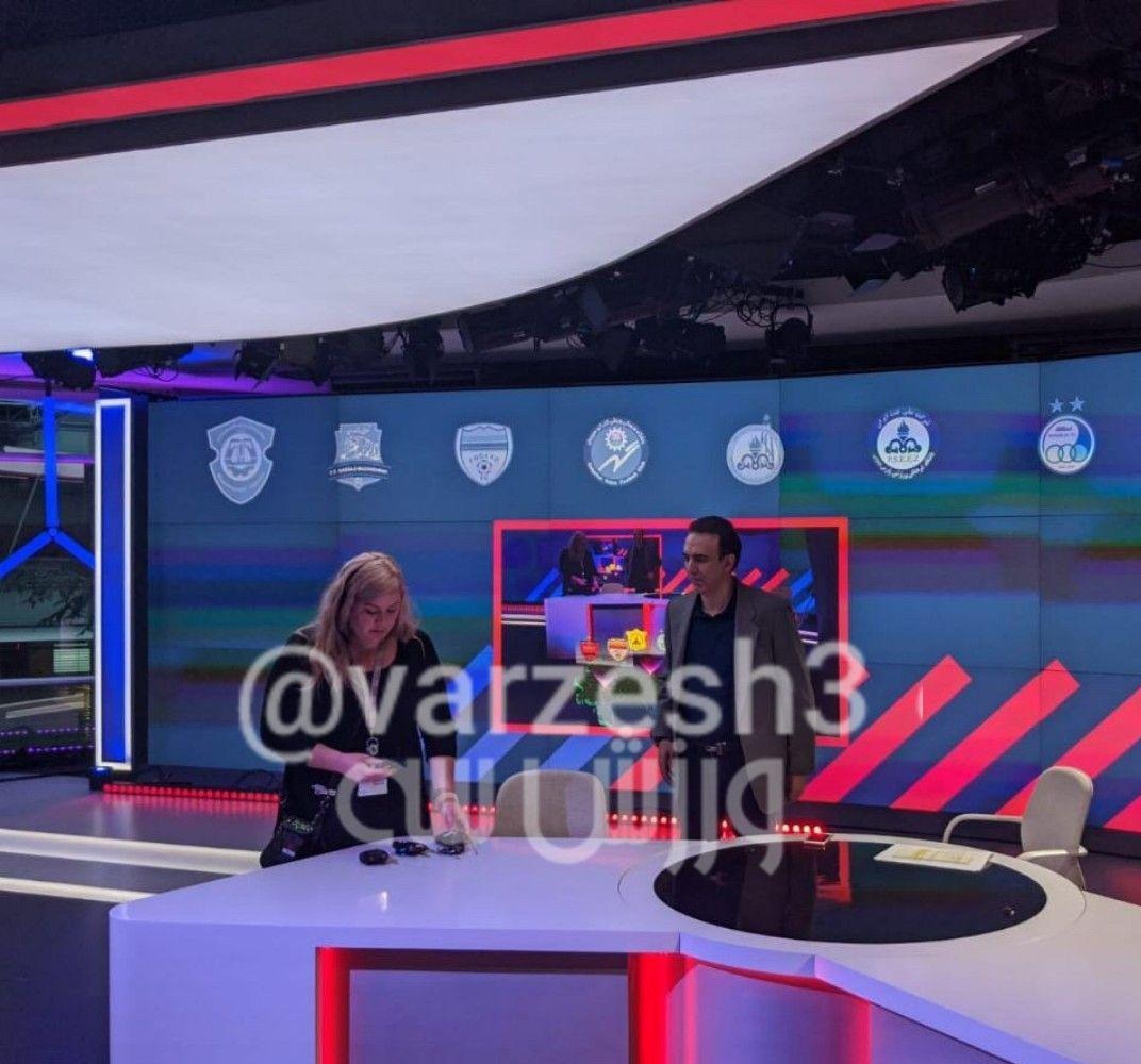 (عکس) تصویر لو رفته از دکور برنامه مزدک میرزایی در شبکه ماهوارهای (عکس) تصویر لو رفته از دکور برنامه مزدک میرزایی در شبکه ماهوارهای