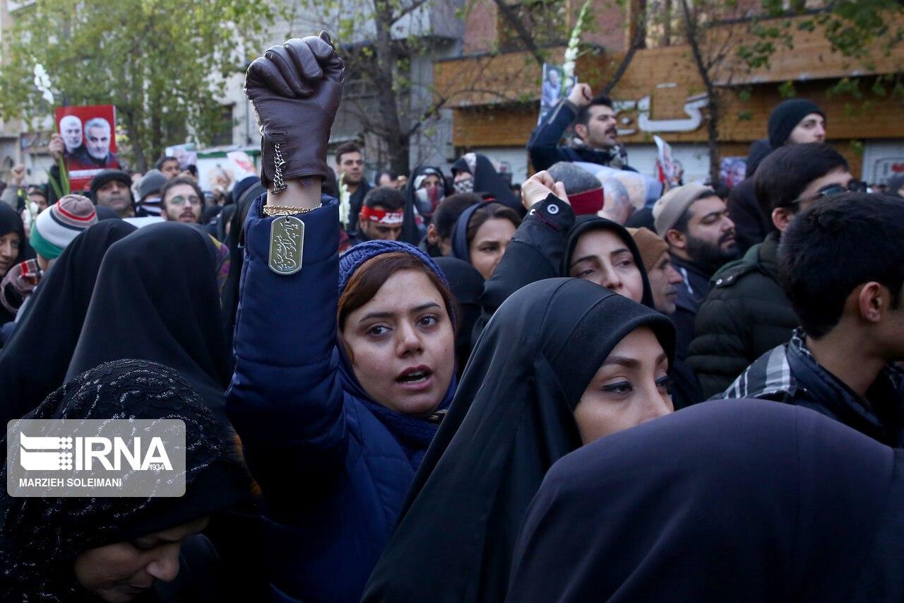 (تصاویر) حضور چهره‌های متفاوت در تشییع سردار سلیمانی
