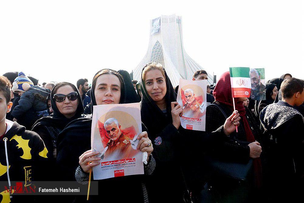 (تصاویر) حضور زنان با پوشش‌های متفاوت در تشییع سردار سلیمانی
