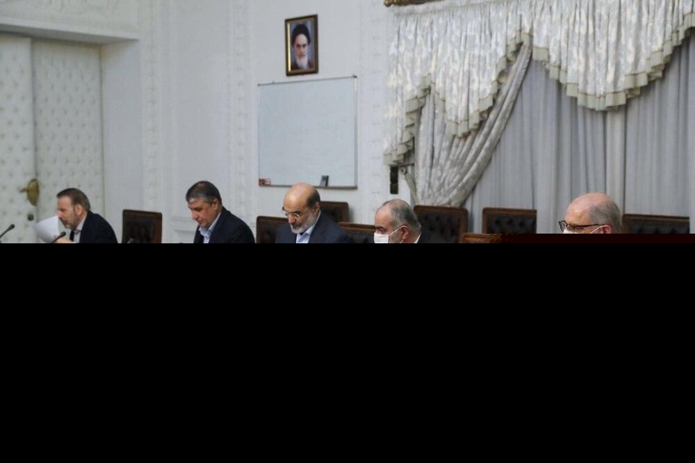 (ویدئو) کدام مسئولین با ماسک به جلسه مدیریت بحران کرونا آمدند
