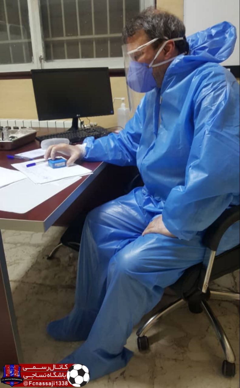 (عکس) رئیس هیئت‌مدیره نساجی در خط مقدم مبارزه با کرونا