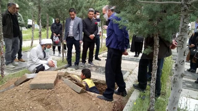 (تصاویر) پیکر «نجف دریابندری» زیر باران آرام گرفت