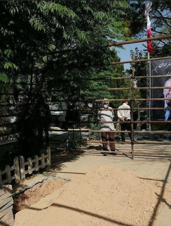 (عکس) نمایی از خانه ابدی محمد علی کشاورز (عکس) نمایی از خانه ابدی محمد علی کشاورز