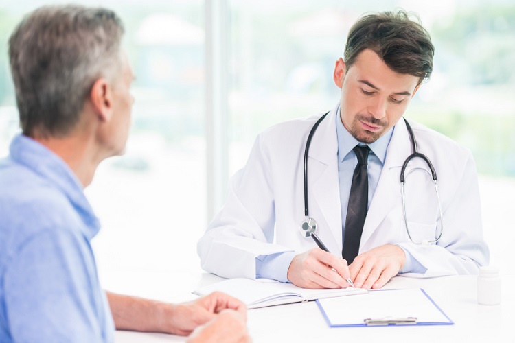 چکاب بدن علت ریزش مو در مردان چیست و چگونه درمان میشود؟