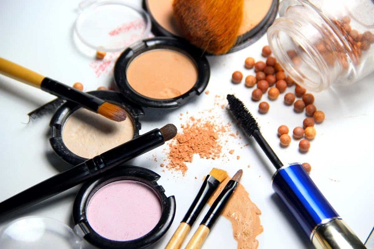 عدم استفاده از لوازم آرایشی قبل از لیزر راهنمای جامع لیزر موهای زائد
