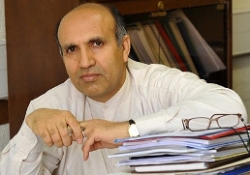 قالیباف توپ را به زمین دولت شوت کرد/مجلس از خودش شروع کند///// قالیباف توپ را به زمین دولت شوت کرد/مجلس از خودش شروع کند/////