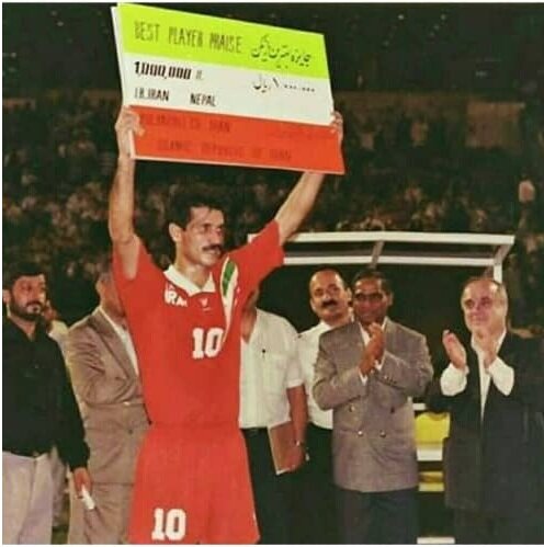 (عکس) جایزه ۱۰۰ هزار تومانی برای علی دایی 