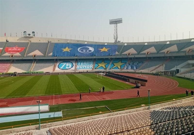 (عکس) استقلالی‌ها و پرسپولیسی‌ها چگونه در ورزشگاه کری خواندند؟