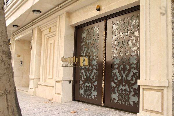 بهترین رنگ برای درب ورودی ساختمان کدام است؟