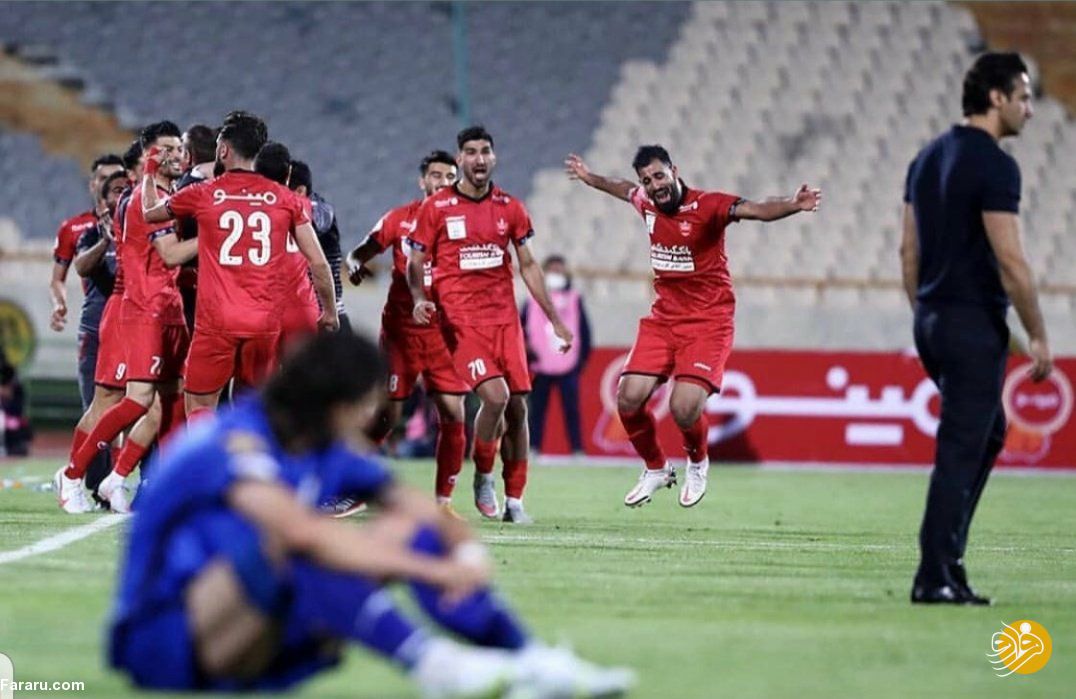 (عکس) نگاه حسرت‌آمیز مدافع استقلال به شادی بازیکنان پرسپولیس