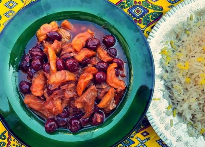 خورشت سیب و آلبالو
