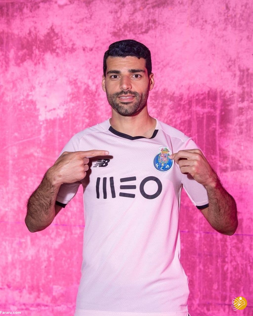 (عکس) مهدی طارمی با لباس صورتی