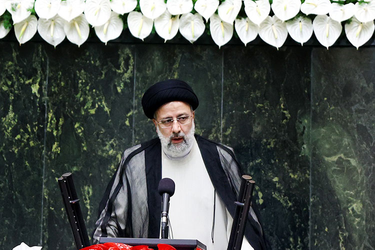 رئیسی: از هر طرح دیپلماتیک که باعث لغو تحریم‌ها شود استقبال می‌کنم