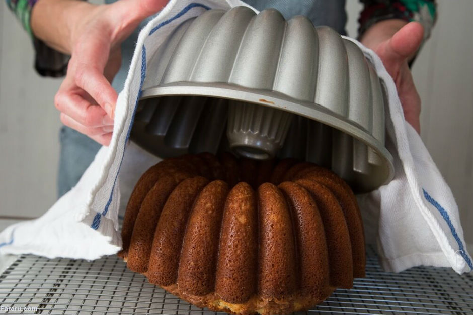 طرز تهیه کیک زعفرانی، طعم دلپذیر زعفران و گلاب قالب کیک