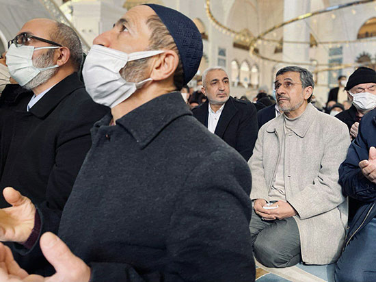 حضور احمدی‌نژاد در نمازجمعه استانبول