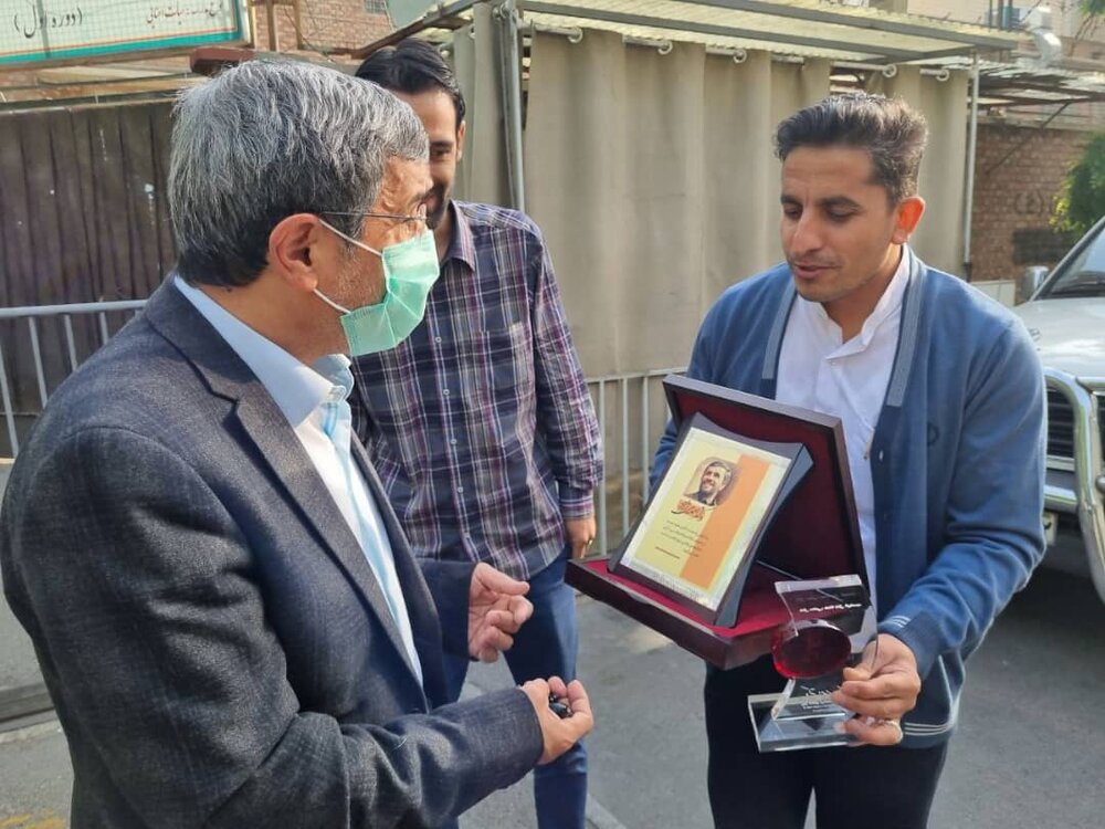  قدردانی از احمدی‌نژاد