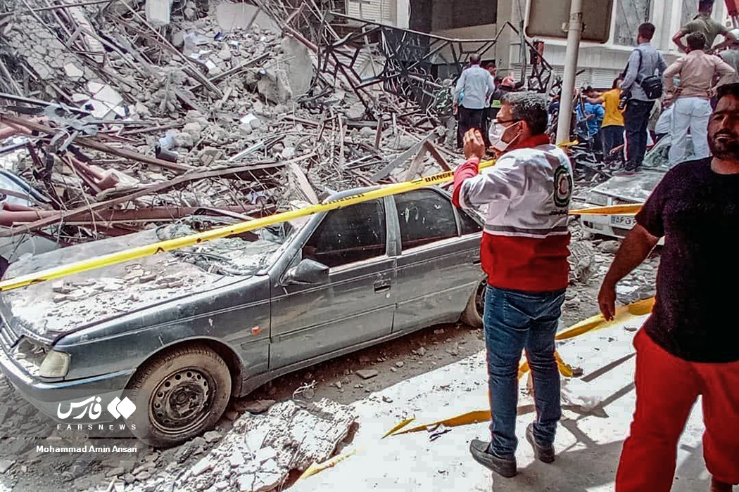 (تصویر) وضعیت عجیب خودرویی که زیر آوار متروپل ماند!