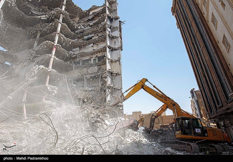 (تصاویر) دهمین روز آواربرداری ساختمان متروپل