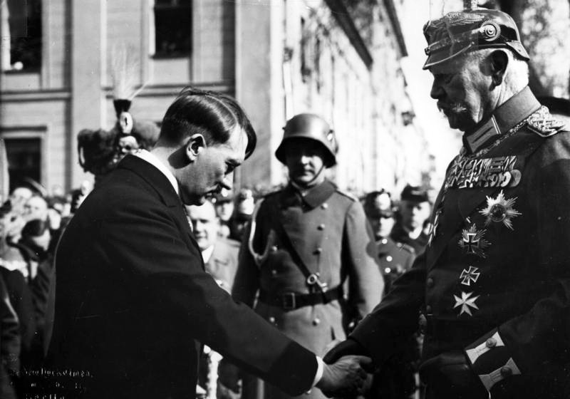هیتلر چگونه «پیشوا» شد؛ تصاویری از تبلیغات تاثیرگذار نازی‌ها