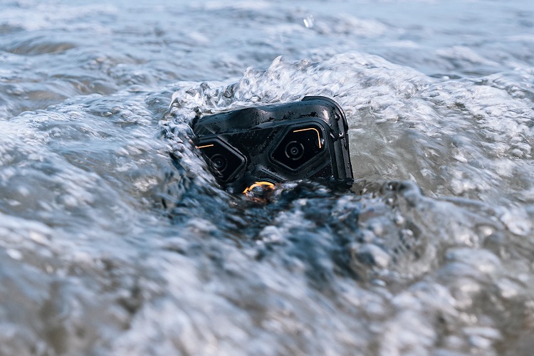 (تصاویر) بهترین گوشی هوشمند با دوربین حرارتی در جهان!