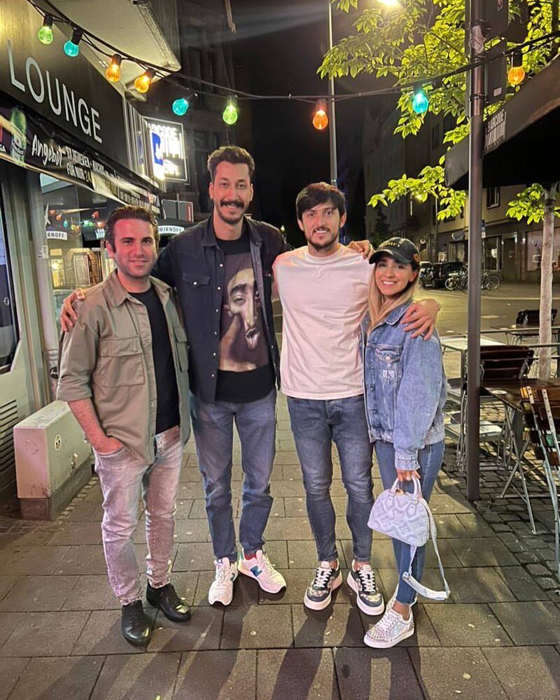 (عکس) سردار آزمون و همسرش با هوتن شکیبا و بهرام افشاری در آلمان