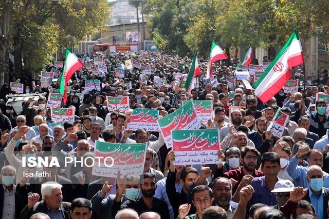 راهپیمایی مردمی در اعتراض به حمله تروریستی در شاهچراغ