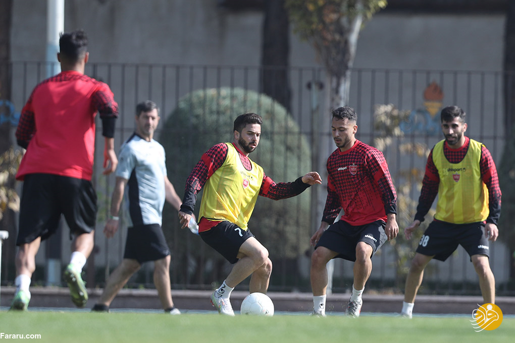 (تصاویر) کمبود نفرات و تمرینات اختصاصی مهاجم پرسپولیس