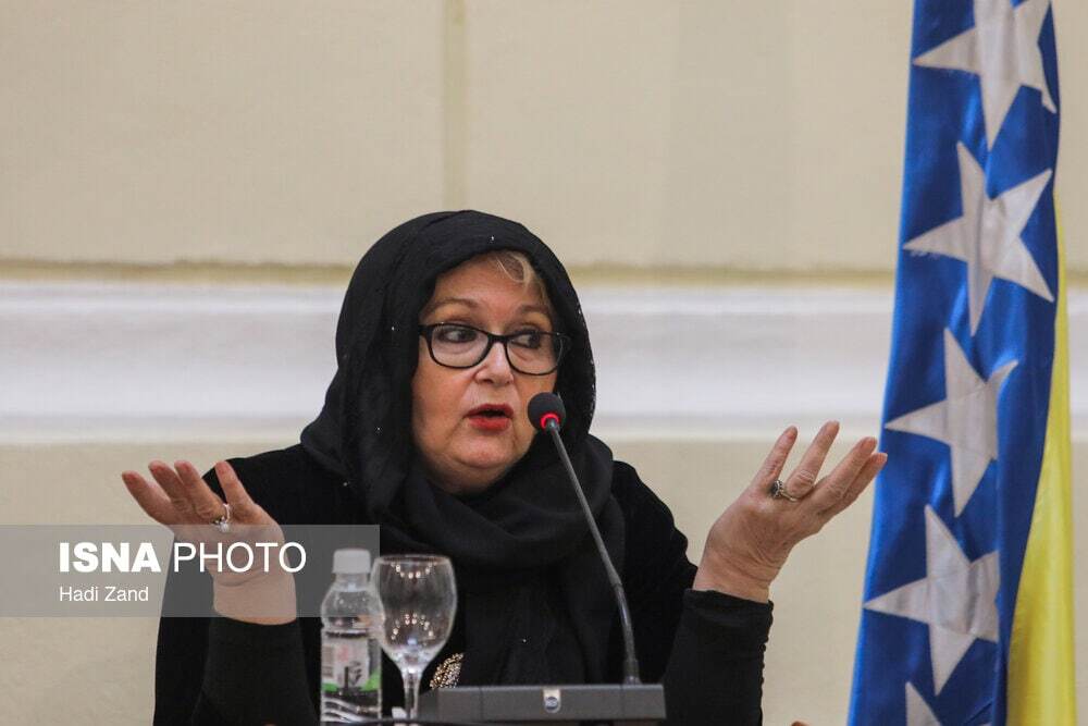 (ویدئو) وزیر خارجه بوسنی در دفاع از ایران حجاب بر سرگذاشت!
