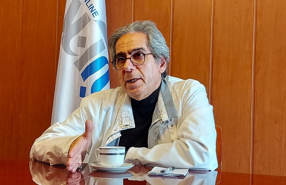 احمد بخارایی: درحال فروپاشی اجتماعی هستیم