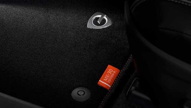 (تصاویر) مزدا ام اکس-۳۰ اسکای اکتیو آر-ئی وی؛ فناوری جالب و مفید ژاپنی برای رانندگی با خیال راحت!