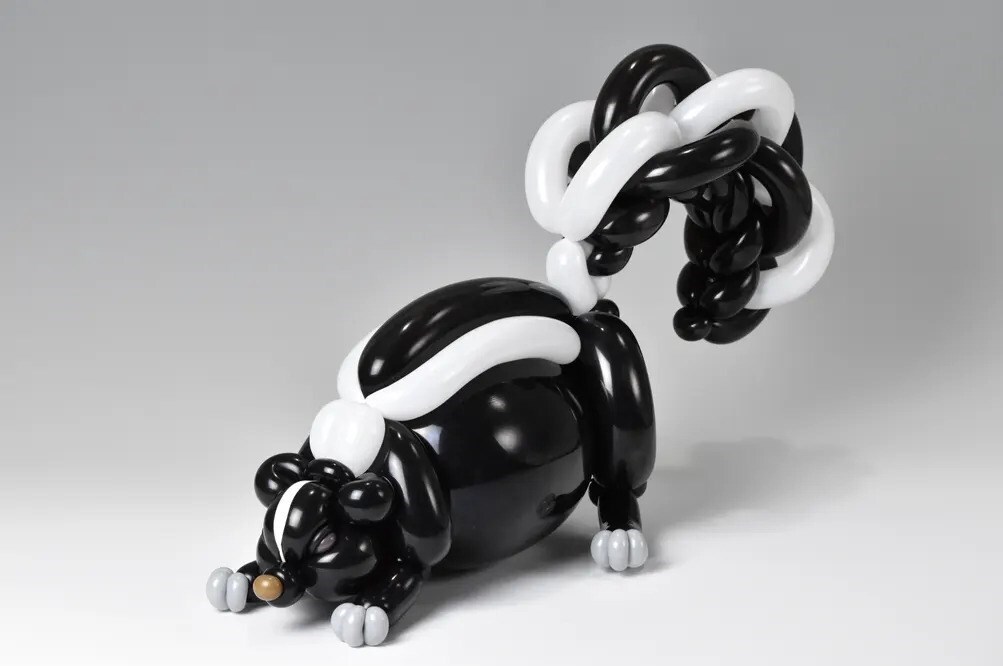 (تصاویر) هنرمندی ژاپنی که مجسمه حیوانات را به شکل بادکنک می‌سازد!