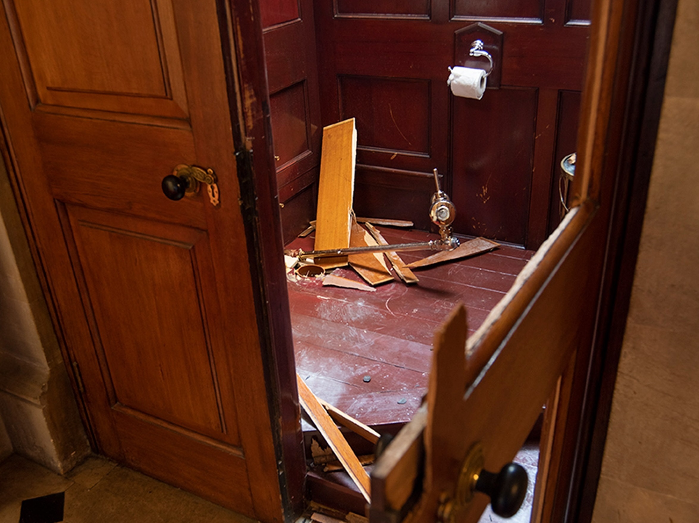 «آمریکا»؛ اثری هنری که باید در آن ادرار می‌کردید!